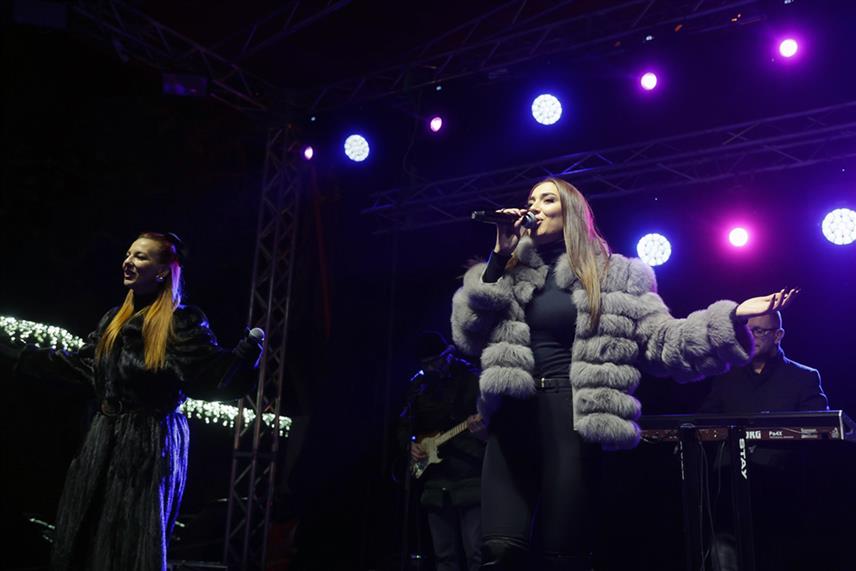 ТРЕБИЊЕ, 1. ЈАНУАРА /СРНА/ - Новогодишња ноћ у источној Херцеговини протекла је мирно, а Tребињци и њихови гости су 2025. годину дочекали уз концерт Иване Милојевић и Магдалене Врачић.