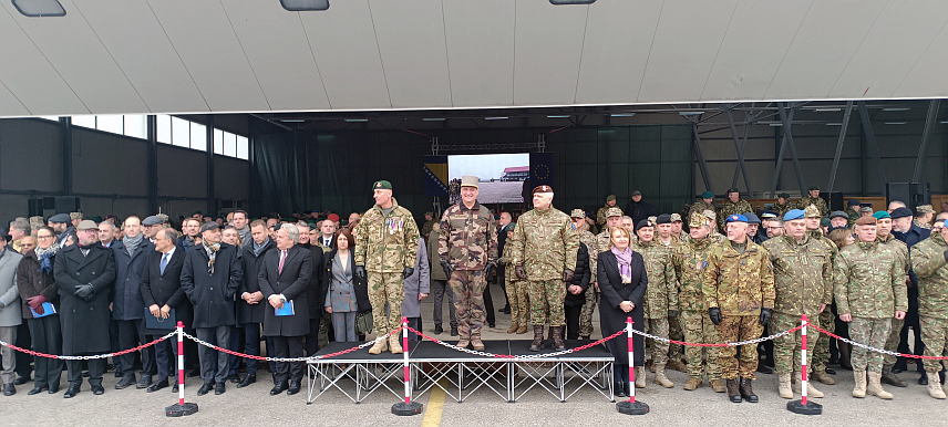 САРАЈЕВО, 21. ЈАНУАРА /СРНА/ - Румунски генерал-мајор Флорини Барбу преузео је данас у Сарајеву дужност команданта ЕУФОР-а од генерала Ласла Штица.
