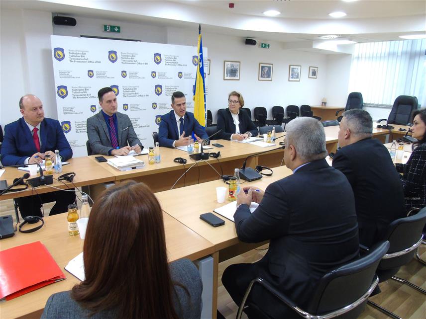 САРАЈЕВО, 22. ЈАНУАРА /СРНА/ - Састанак главног тужиоца Миланка Кајганића са министром правде у Савјету министара Давором Бунозом.