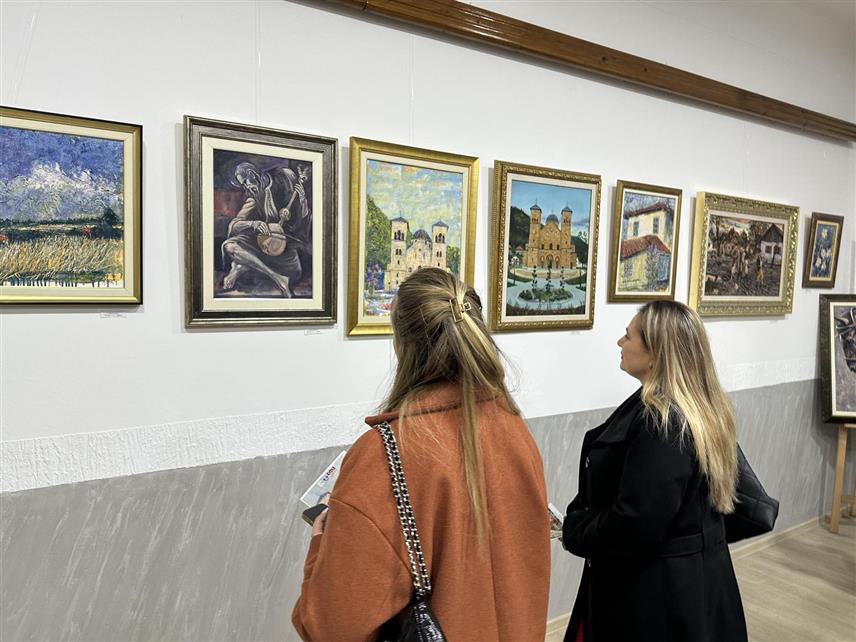 ФОЧА, 22.ЈАНУАРА /СРНА/ - У Центру за културу и информисање у Фочи вечерас је отворена изложба слика домаћих умјетника Владимира Милановића и Радмила Марића на којој посјетиоци могу да погледају 50 радова уља на платну.