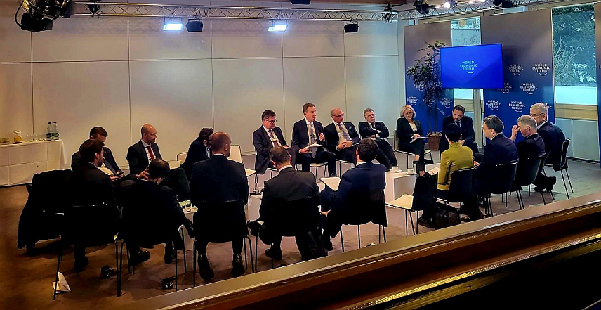 ДАВОС, 23. ЈАНУАРА /СРНА/ - Предсједавајућа Савјета министара Борјана Кришто на панелу на Свјетском економском форуму у Давосу истакла је важност континуираних реформи како би се успоставила динамика и у неизборној години показала снага и воља институција БиХ да су спремне да направе нове успјехе на европском путу.