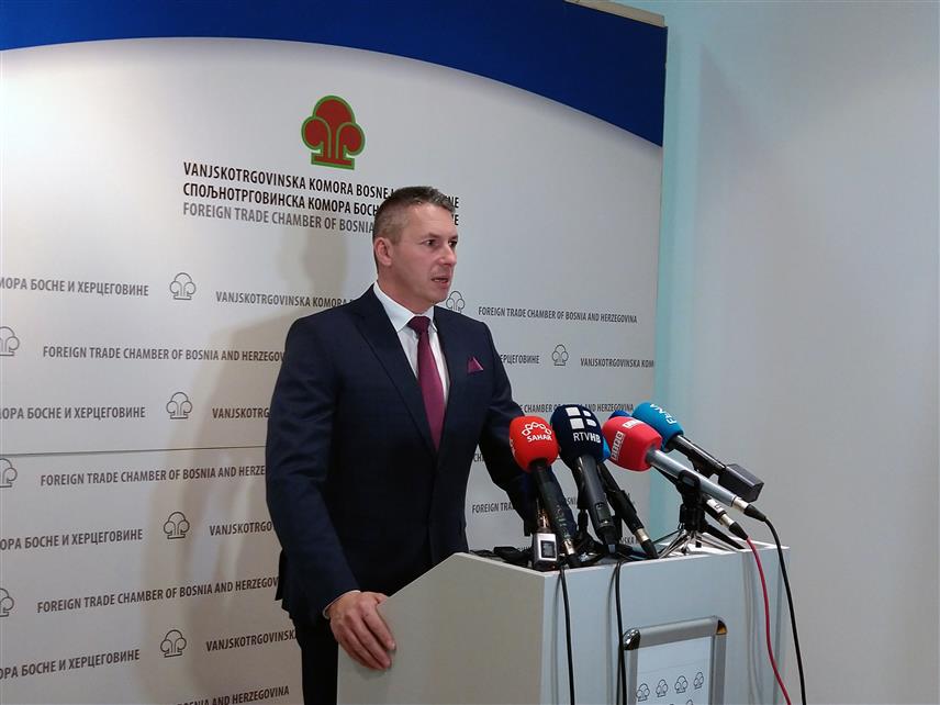 САРАЈЕВО, 23. ЈАНУАРА /СРНА/ - Предсједник Спољнотрговинске коморе БиХ Вјекослав Вуковић на конференцији за новинаре данас у Сарајеву прије почетка пословног форума и "би-ту-би" сусрета привредника БиХ и Чешке.	