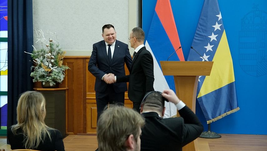 БУДИМПЕШТА, 23. ЈАНУАРА /СРНА/ - Министар за научнотехнолошки развој и високо образовање Републике Српске Жељко Будимир и министар спољних послова и трговине Петер Сијарто на конференцији за новинаре након данашњег састанка у Будимпешти.	