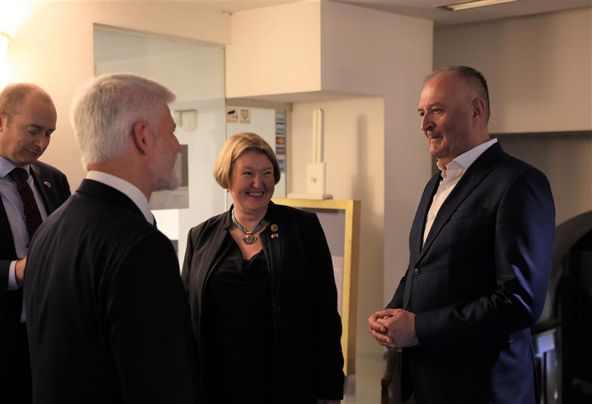 САРАЈЕВО, 23. ЈАНУАРА /СРНА/ - Предсједник Чешке Петр Павел и министар одбране Зукан Хелез.