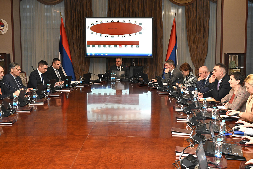 БАЊАЛУКА, 24. ЈАНУАРА /СРНА/ - Влада Републике Српске донијела је данас на посебној сједници у Бањалуци одлуку о давању сагласности предузећу за гасне пројекте "ГАС-РЕС" д.о.о. Бањалука за вођење преговора са "Kомсар Енерџи Груп Лимитед" Никозија у вези са откупом удјела у "Комсар Енергџи Република Српска".