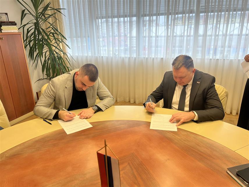 БАЊАЛУКА, 24. ЈАНУАРА /СРНА/ - Министар за научнотехнолошки развој и високо образовање Републике Српске Жељко Будимир потписао је уговоре о суфинансирању пројеката са представницима студентских организација у Српској, за које је обезбијеђено 200.000 КМ.