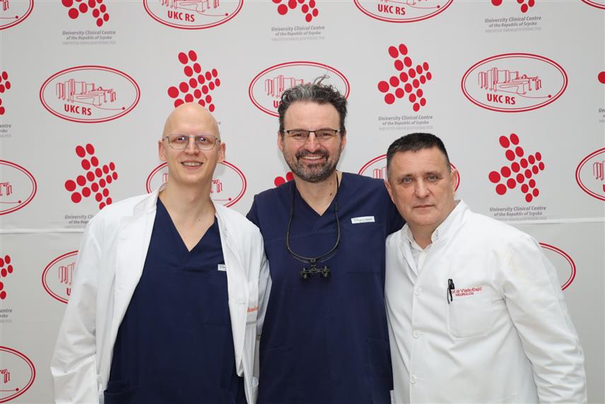 БАЊАЛУКА, 24. ЈАНУАРА /СРНА/ - Генерални директор Универзитетског клиничког центра /УКЦ/ Републике Српске Владо Ђајић рекао је данас у Бањалуци да је поносан на чињеницу да је ова здравствена установа постала и едукативни центар, гдје долазе медицински професионалци из региона и Европе да уче од најбољих стручњака.