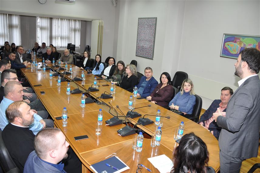 ПРИЈЕДОР, 24. ЈАНУАРА /СРНА/ - Градоначелник Приједора Слободан Јавор организовао je данас пријем за директоре приједорских основних и средњих школа, високошколских установа и Дјечијег вртића "Радост" поводом школске славе Светог Саве.