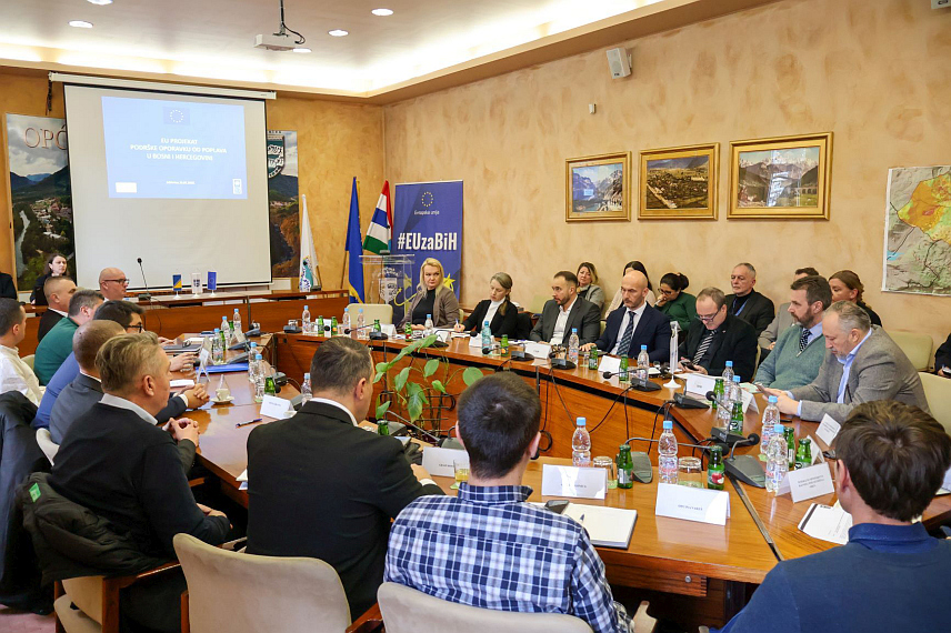 САРАЈЕВО, 24. ЈАНУАРА /СРНА/ - Представници Делегације ЕУ у БиХ, Развојног програма Уједињених нација /УНДП/ и Међународне организације за миграције представили су данас у Јабланици детаље пројекта опоравка од поплава вриједног 20 милиона евра.
