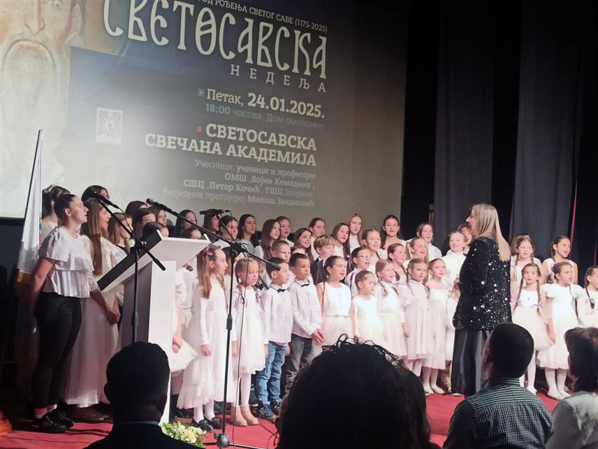 ЗВОРНИК, 24. ЈАНУАРА /СРНА/ - У зворничком Дому омладине одржана је вечерас "Светосавска академија" на којој су наступили хор Музичке основне школе "Војин Комадина", те ученици Средњошколског центра "Петар Кочић" и Техничког школског центра који су говорили и рецитовали стихове о првом српском архиепископу, утемељивачу цркве и државе Светом Сави.	