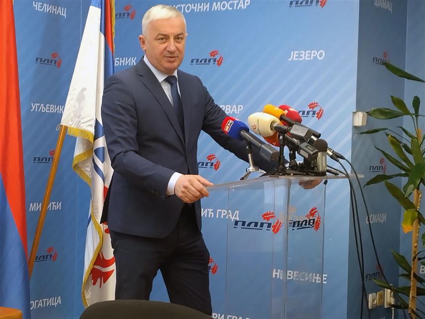 БАЊАЛУКА, 25. ЈАНУАРА /СРНА/ - Посланик ПДП-а у Представничком дому Парламентарне скупштине БиХ Бранислав Бореновић рекао је данас да посланици ПДП-а, СДС-а и Листе за правду и ред имају уставни капацитет да у име Републике Српске доносе одлуке у Представничком дому ако постоји општа већина.