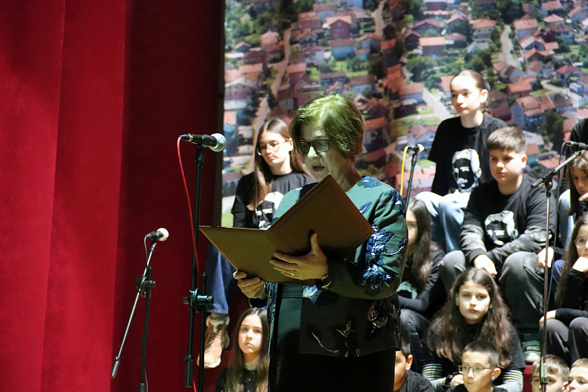 ДЕРВЕНТА, 25. ЈАНУАРА /СРНА/ - Министар просвјете и културе Републике Српске Жељка Стојичић присуствовала је вечерас у Дервенти Светосавској академији и дружењу просвјетних радника поводом школске славе Светог Саве, чији је овогодишњи домаћин Основна школа /ОШ/ "Никола Тесла".