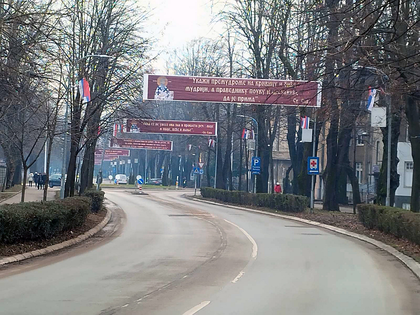 БАЊАЛУКА, 26. ЈАНУАРА /СРНА/ - У Алеји Светог Саве у Бањалуци и ове године су, поводом Савиндана, постављене мудре поруке првог српског архиепископа, светитеља и просветитеља Светог Саве.