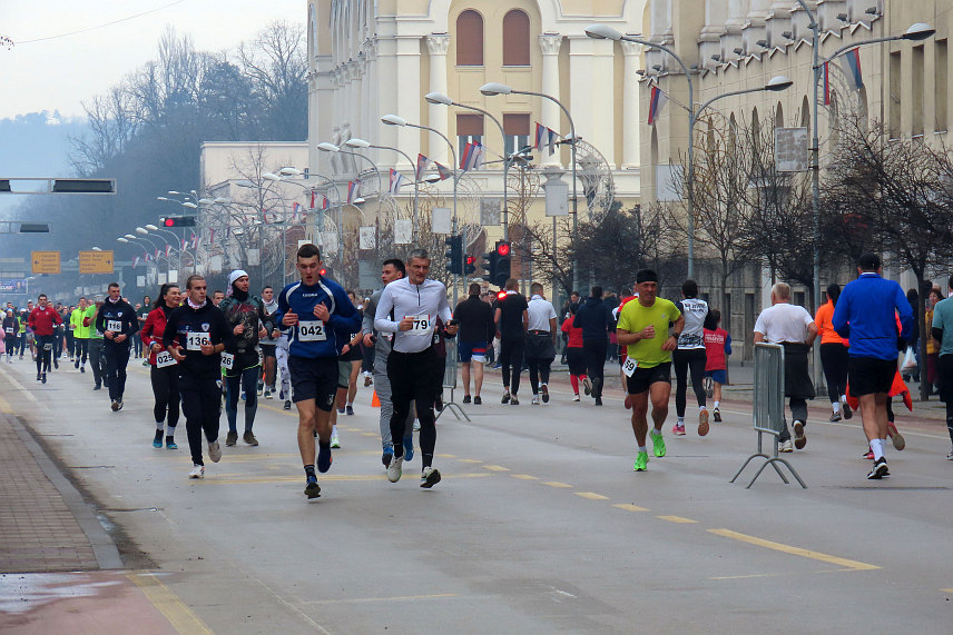 БАЊАЛУКА, 26. ЈАНУАРА /СРНА/ - У Бањалуци је данас одржана трка под називом "Трчимо за Српску - за вјечност рођена" поводом 9. јануара – Дана Републике која је окупила око 500 учесника из Српске и Србије.