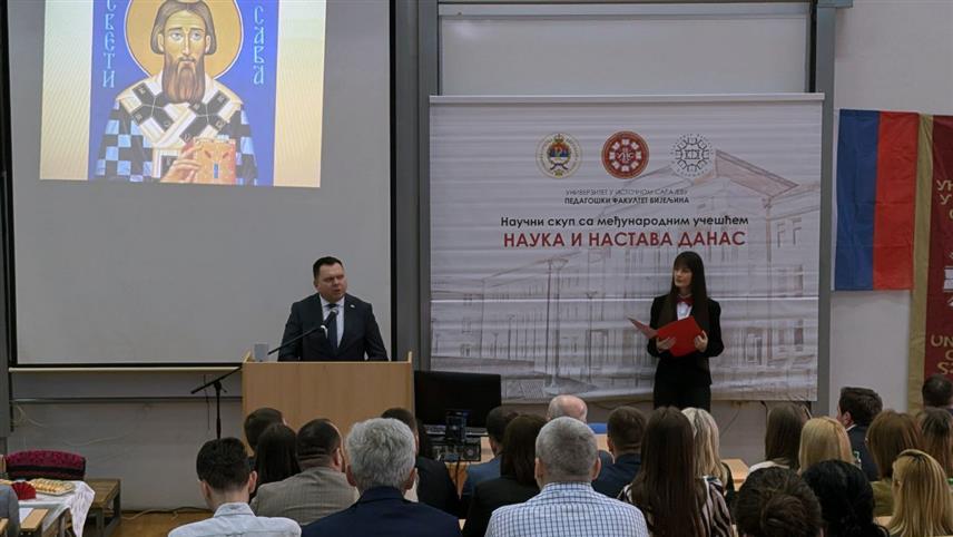 БИЈЕЉИНА, 27. ЈАНУАРА /СРНА/ - Министар за научнотехнолошки развој и високо образовање Републике Српске Жељко Будимир данас је у Бијељини присуствовао крсној слави - Свети Сава Факултета пословне економије и Педагошког факултета, као централној прослави за Универзитет Источно Сарајево.	