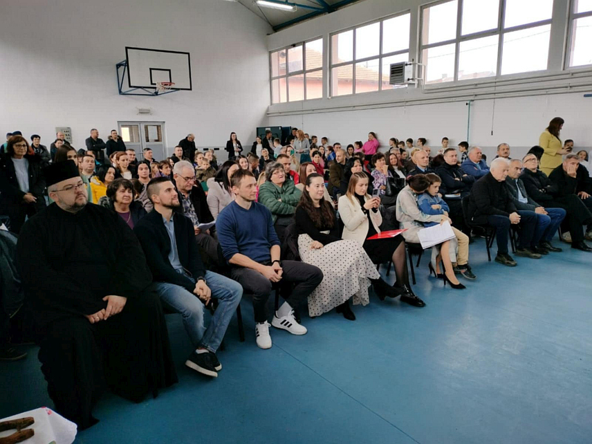 КРУПА НА УНИ, 27. ЈАНУАРА /СРНА/ - У Основној школи "Бранко Ћопић" у Доњем Дубовику, административном центру општине Крупа на Уни, данас је пригодним програмом обиљежена школска слава Свети Сава.