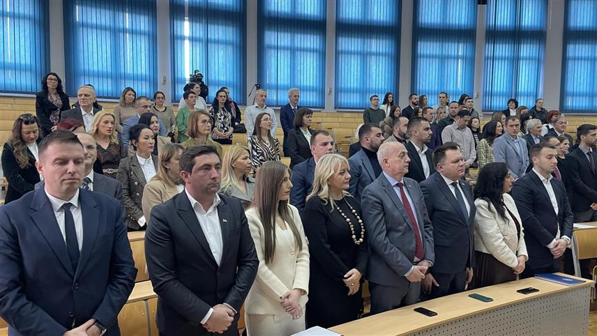 БИЈЕЉИНА, 27. ЈАНУАРА /СРНА/ - Ректор Универзитета у Источном Сарајеву Милан Кулић изјавио је на Светосавској свечаности у Бијељини да су приоритети факултета заустављање пада броја студената који прати све универзитете у окружењу и у неким европским земљама, као и развој међународне сарадње.