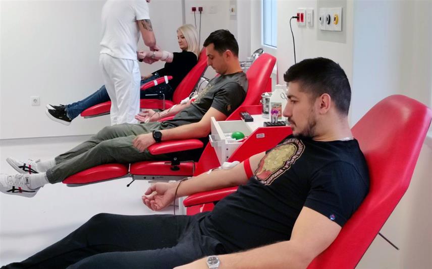 ДОБОЈ, 28. ЈАНУАРА /СРНА/ - Хуманитарна организација "Сви за Космет" организовала је данас акцију добровољног давања крви у добојској трансфузиологији, поводом празника Светог Саве.	