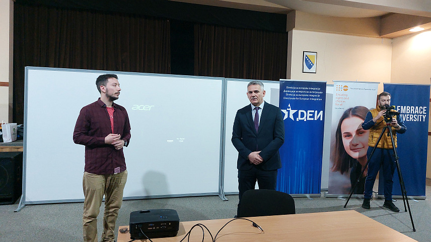 БРЧКО, 28. ЈАНУАРА /СРНА/ - У Брчко Дистрикту данас је организована Конференција о едукацији младих о важности онлајн сигурности и заштите личних података поводом обиљежавања Европског дана заштите података.