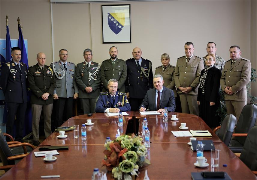 САРАЈЕВО, 28. ЈАНУАРА /СРНА/ - У Сарајеву је данас потписан План сарадње Министарства одбране у Савјету министара и Оружаних снага БиХ са Асоцијацијом војно-дипломатских представника акредитованих у БиХ за 2025. годину.	