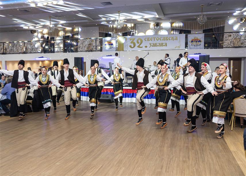 ПРЊАВОР, 28. ЈАНУАРА /СРНА/ - На 32. Светосавској забави у организацији Колa српских сестара, Српске православне црквене општине Прњавор, прњаворских просвјетних радника и града Прњавор у хуманитарне сврхе прикупљено је 16.819 КМ.