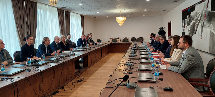 ИСТОЧНО САРАЈЕВО, 29. ЈАНУАРА /СРНА/ - Ректор Универзитета у Источном Сарајеву Милан Кулић и ректор Уралског федералног универзитета "Борис Јељцин" Виктор Кокшаров разговарали су данас о унапређењу сарадње и потписали свеобухватну мапу пута сарадње.