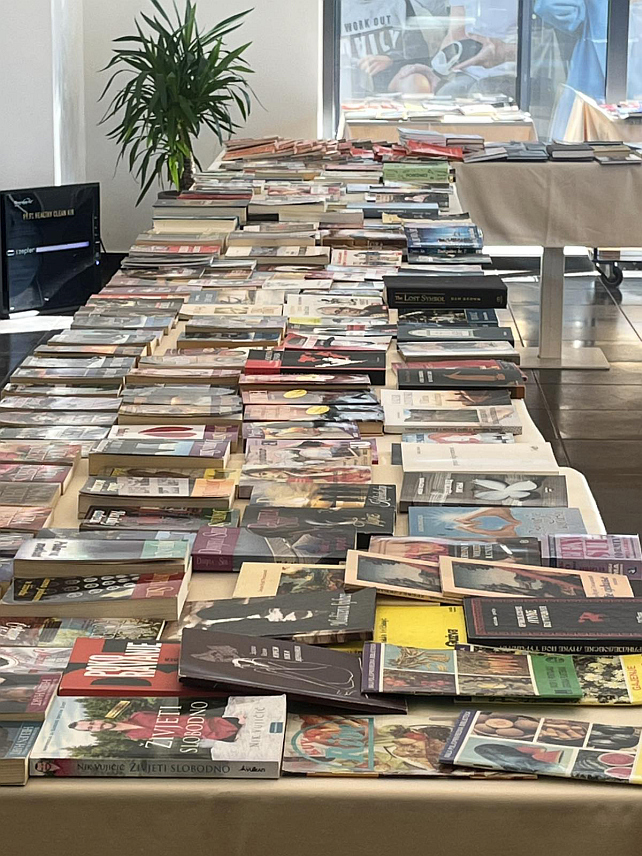 КОЗАРСКА ДУБИЦА, 29. ЈАНУАРА /СРНА/ - У Козарској Дубици данас је отворен "Светосавски хуманитарни сајам књига" за помоћ угроженим српским породицама на Косову и Метохији.