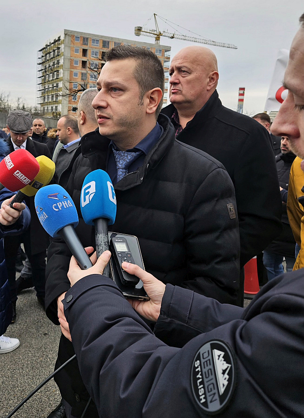 САРАЈЕВО, 29. ЈАНУАРА/СРНА/ - Замјеник министра одбране у Савјету министара Александар Гогановић у обраћању новинарима данас у Сарајеву испред зграде Суда БиХ.	