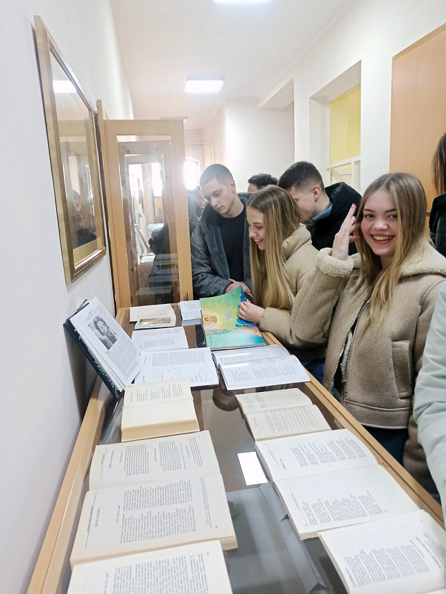 ЗВОРНИК, 29. ЈАНУАРА /СРНА/ - Народна библиотека и музејска збирка Зворник организовала је са ученицима основних и средњих школа бројне садржаје поводом манифестације "Светосавска недјеља".
