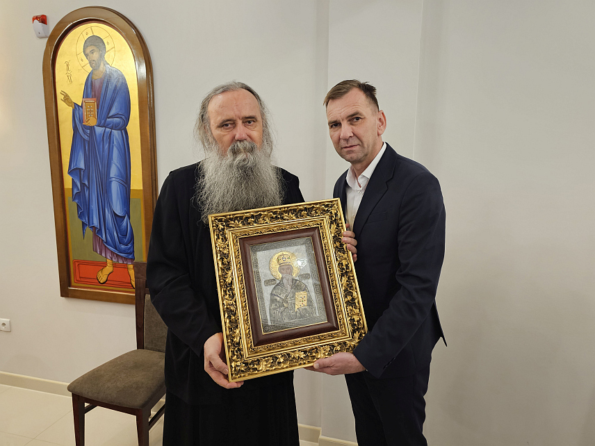 БИЈЕЉИНА, 29. ЈАНУАРА /СРНА/ - Начелник Угљевика Драган Гајић као гост код Његовог високопреосвештенства архиепископа и митрополита зворничко-тузланског Фотија на његовој крсној слави Часне вериге Светог апостола Петра.