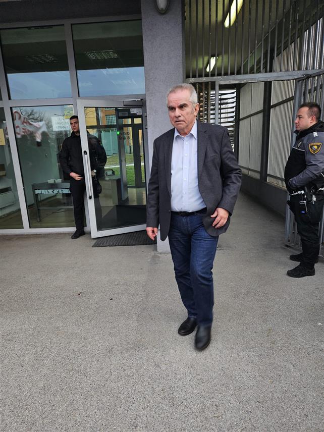 САРАЈЕВО, 29. ЈАНУАРА /СРНА/ - Савјетик предсједника Републике Српске Славко Митровић испред Суда БиХ у Сарајеву.