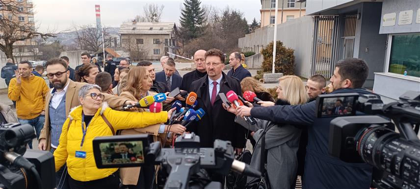 САРАЈЕВО, 29. ЈАНУАРА /СРНА/ - Миљкан Пуцар адвокат в.д директора "Службеног гласника" Милоша Лукића.