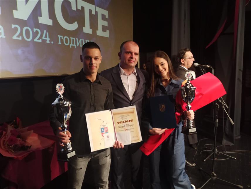 ЗВОРНИК, 29 . ЈАНУАРА /СРНА/ - Кик-боксер Марко Којић и Марија Јокић, члан Таеквондо клуба "Зворник", проглашени су вечерас за најбоље спортисте града у 2024. години, док је за најбољи клуб проглашен Таеквондо клуб "Зворник".