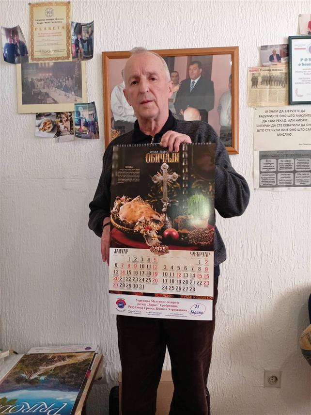 СРЕБРЕНИЦА, 2. ЈАНУАРА /СРНА/ - Удружење обољелих од мултипле склерозе регије Бирач је поводом јубилеја, 25 година од оснивања, обезбиједило и данас завршило уручивање новогодишњих, односно божићних пакетића за 43-оро дјеце и унучади чланова Удружења, рекао је Срни његов предсједник Милан Стјепановић.