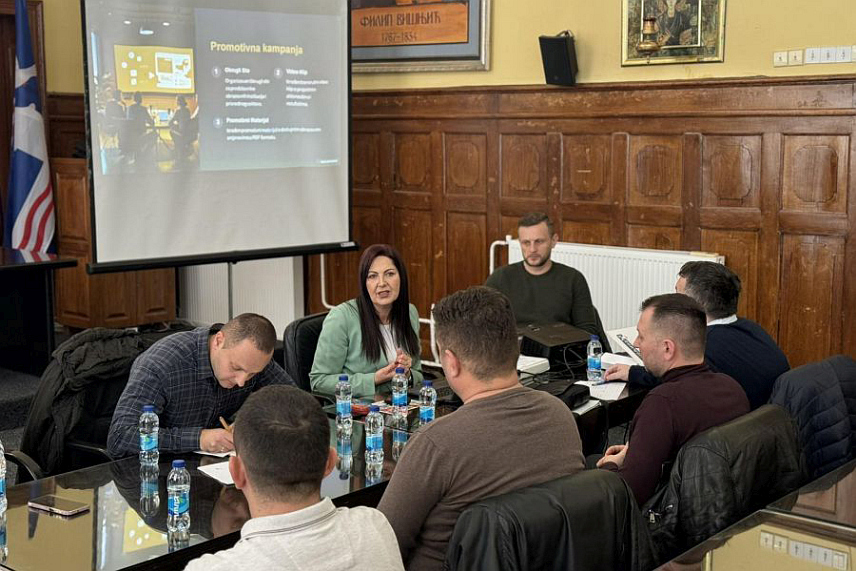 БИЈЕЉИНА, 30. ЈАНУАРА /СРНА/ - У оквиру пројекта "Шанса за ИТ почетак" у Бијељини је обезбијеђена пракса у ИТ компанијама за 39 ученика и опремљена су два "паметна" кабинета за практичну наставу у Техничкој школи "Михајло Пупин".