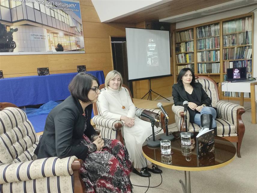 БИЈЕЉИНА, 30. ЈАНУАРА /СРНА/ - У Бијељини је вечерас промовисана прва стручна едиција издавачке дјелатности Народне библиотеке "Филип Вишњић" названа "Библиобитник" и њена прва публикације - библиографија "Унеси драму".