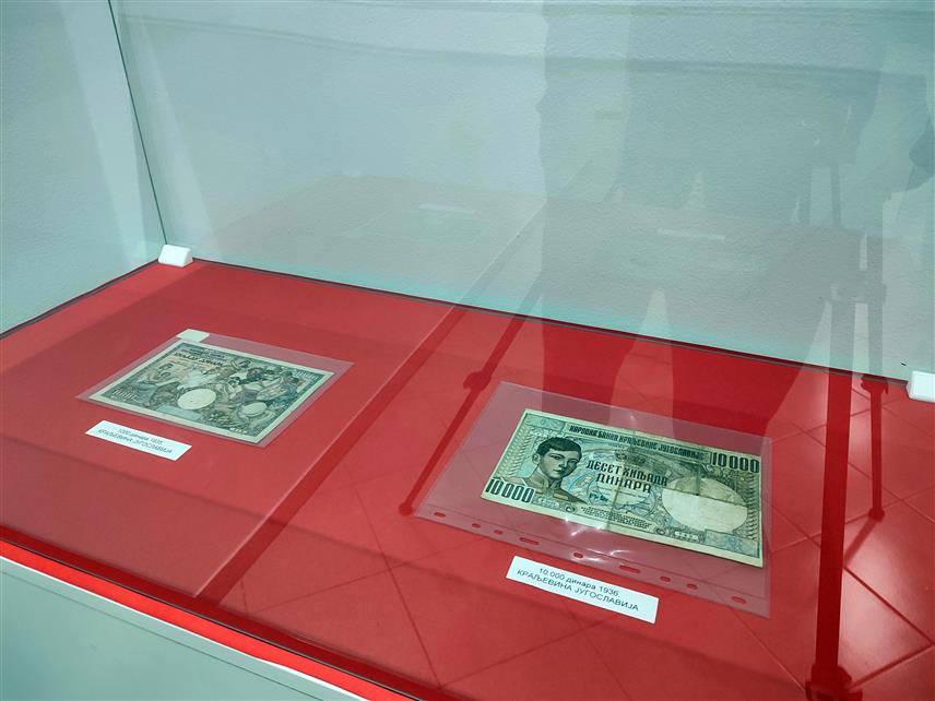 ГРАДИШКА, 30. ЈАНУАРА /СРНА/ - У Завичајном музеју Градишка вечерас је отворена изложба "Новчанице на простору Градишке у периоду 1878-1945".