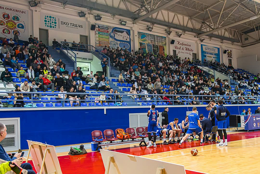 ПАЛЕ, 30. ЈАНУАРА /СРНА/ - Кошаркашки клуб "Јахорина" са Пала пласирао се у финале Купа Републике Српске, након што је у фантастичном спектаклу савладао екипу "Борца" из Бањалуке.