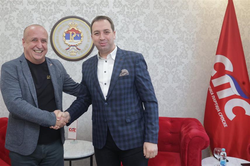 БАЊАЛУКА, 31. ЈАНУАРА /СРНА/ - Одборник у Скупштини општине Братунац Мирослав Илић напустио је Социјалистичку партију и приступио Социјалистичкој партији Српске /СПС/.