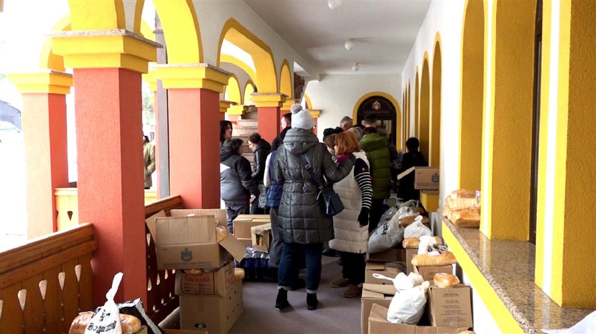 ПРЊАВОР, 5. ЈАНУАРА /СРНА/ - Коло српских сестара из Прњавора у традиционалној божићној акцији данас је подијелило 40 пакета помоћи социјално угроженим корисницима са подручја града.