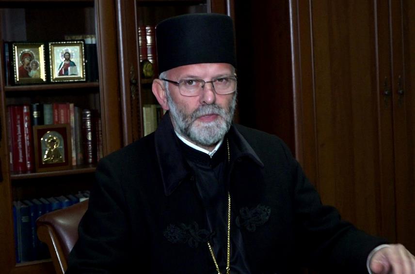 ПРЊАВОР, 7. ЈАНУАРА /СРНА/ - У Храму Светог великомученика Георгија у Прњавору протојереј-ставрофор Душко Дринић, архијерејски намјесник прњаворски, истакао је да се вјерници за празник Христовог рођења припремају четрдесетодневним постом да би дочекали дан који празнује рођење цара над царевима.