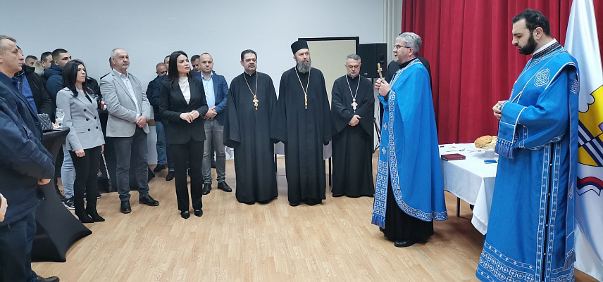 ДОБОЈ, 8. ЈАНУАРА /СРНА/ - Божићни пријем и обиљежавање Дана Републике којем су присуствовали, посланици из Добоја у Народној скупштини Републике Српске, посланик у Представничком дому Парламентарне скупштине БиХ Сања Вулић, припадници Полицијске управе Добој и Трећег пјешадијског /Република Српска/ пука Оружаних снага БиХ.