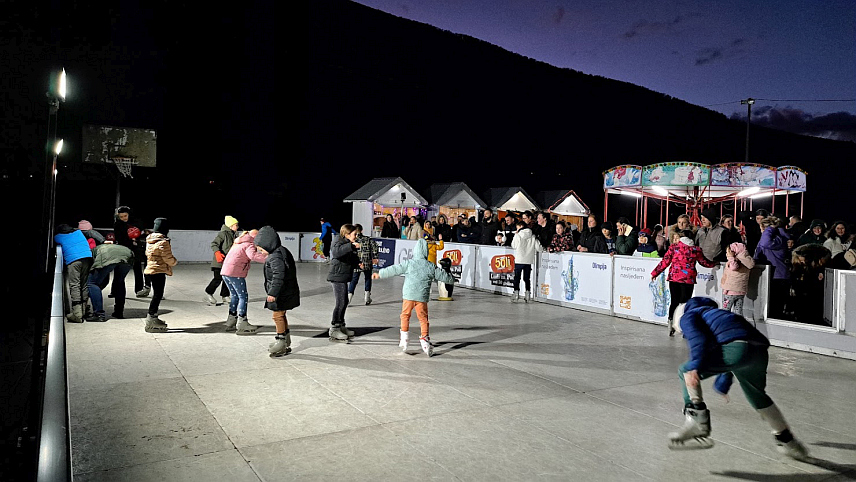 РИБНИК, 8. ЈАНУАРА /СРНА/ - Манифестација "Зима у Рибнику" отворена је вечерас у Превији, а за посјетиоце нуди низ садржаја, међу којима је клизалиште.