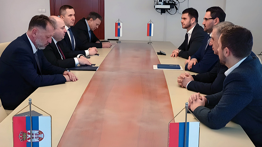 БАЊАЛУКА, 9. ЈАНУАРА /СРНА/ - Министар за европске интеграције и међународну сарадњу Републике Српске Златан Клокић састао се данас у Бањалуци са генералним секретаром Министарства спољних послова Србије Душаном Козаревим и том приликом су констатовали да је веома важно поштовање слова Дејтонског мировног споразума, посебно у контексту да се ове године обиљежава 30 година од његовог потписивања.