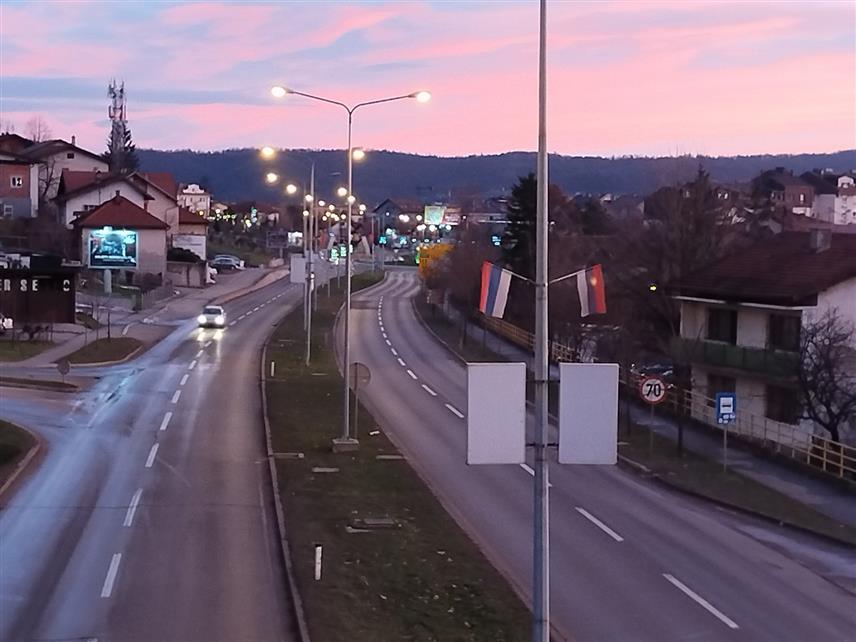 БАЊАЛУКА, 9. ЈАНУАРА /СРНА/ - Бањалучани су данас окитили своје домове заставама Републике Српске поводом обиљежавања 9. јануара – Дана Републике.