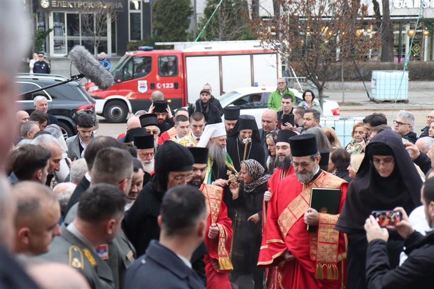 БАЊАЛУКА, 9. ЈАНУАРА /СРНА/ - Његова светост патријарх српски Порфирије данас је дочекан испред Саборног храма Христа Спаситеља у Бањалуци, гдје ће служити Свету архијерејску литургију на празник Светог првомученика и архиђакона Стефана. /Фото Борислав Здриња/