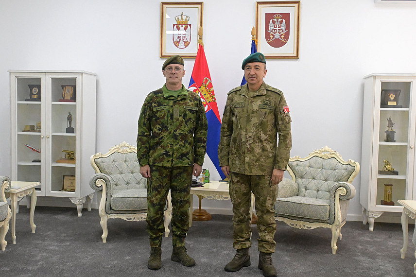 БЕОГРАД, 10. ОКТОБРА /СРНА/ - Начелник Генералштаба Војске Србије генерал Милан Мојсиловић пренио je новом команданту Кфора турском генерал-мајору Озкану Улуташу забринутост због континуираних једностраних потеза привремених институција у Приштини и нелегалног наоружавања такозваних косовских безбједносних снага, које се одвија пред очима Кфора.