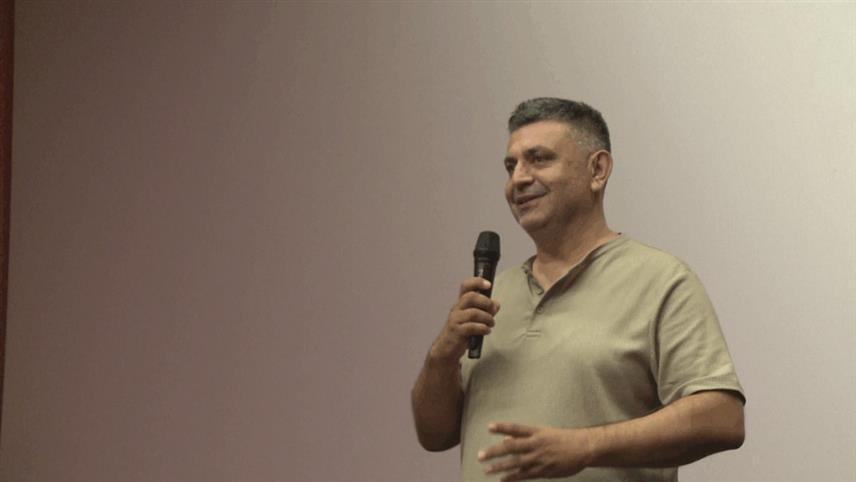 ПРИЈЕДОР, 10. ОКТОБРА /СРНА/ - У Приједору је вечерас приказан документарни филм "Тајфун са Козаре" аутора Недељка Лајшића, о херојској одбрани Козарске Дубице, Костајнице и Новог Града у протеклом рату, страдању српског народа, али и херојству и одлучности да се сачувају вјековна огњишта.
