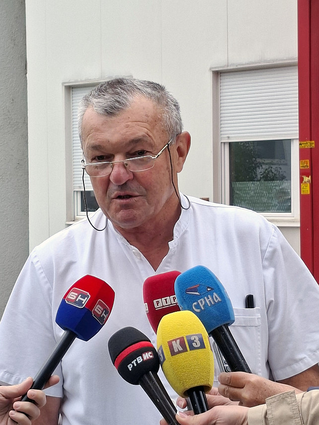 ИСТОЧНО САРАЈЕВО, 13. ОКТОБРА /СРНА/ - Специјалиста опште хирургије у Болници "Србија" у Источном Сарајеву Милорад Шупић.	