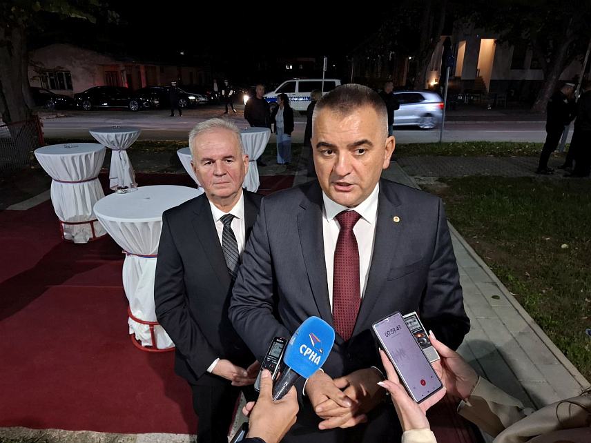 СРБАЦ, 13. ОКТОБРА /СРНА/ - Премијер Републике Српске Саво Минић поручио је вечерас у Српцу, гдје је присуствовао свечаној академији поводом Дана и крсне славе општине, да је Влади битна свака локална заједница у Српској и да је циљ да у свакој од њих грађани живе боље.